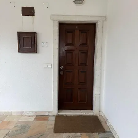 A Casa De *